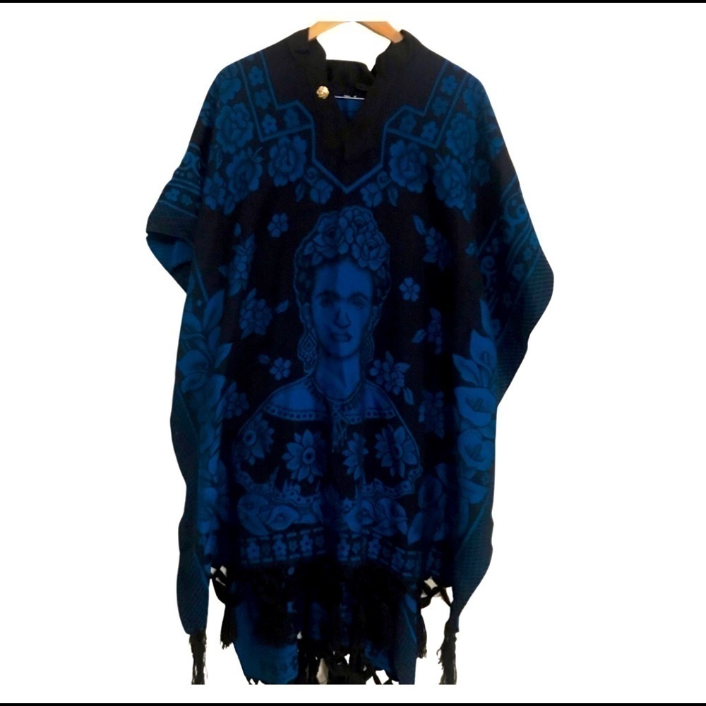 Frida CalΓ³ poncho black and blue one size
